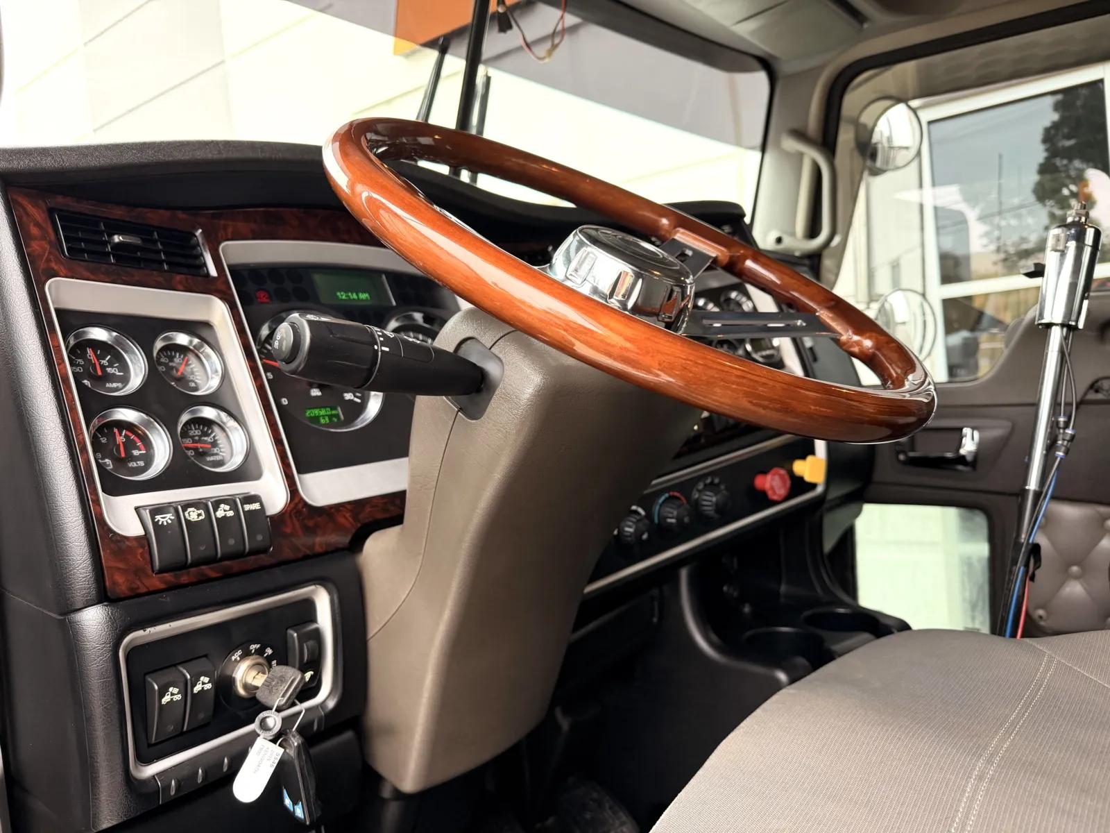 2015 Kenworth T800 in Greer, SC — photo 15