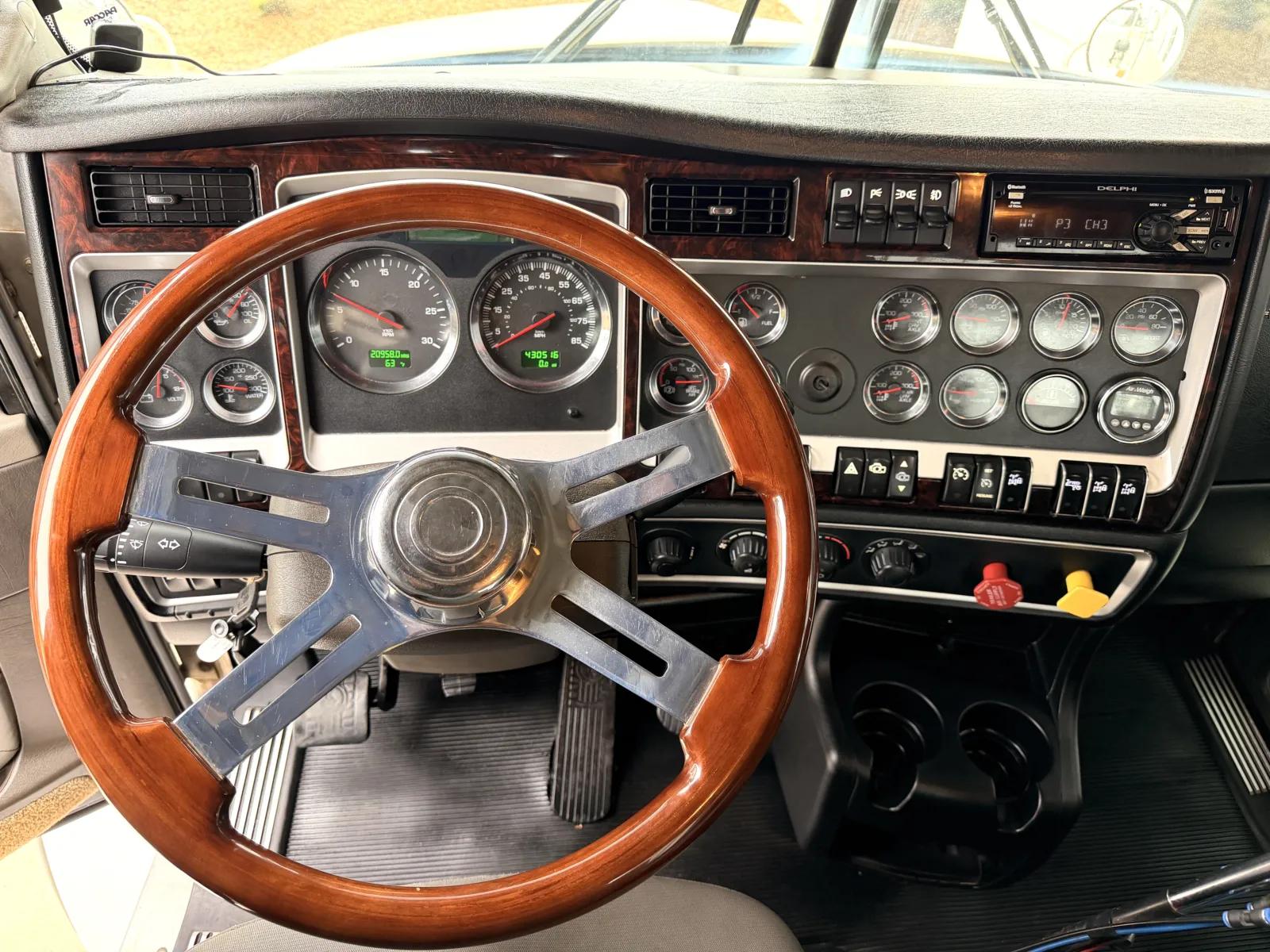 2015 Kenworth T800 in Greer, SC — photo 16
