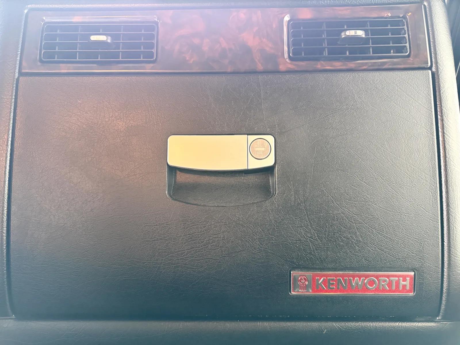2015 Kenworth T800 in Greer, SC — photo 19