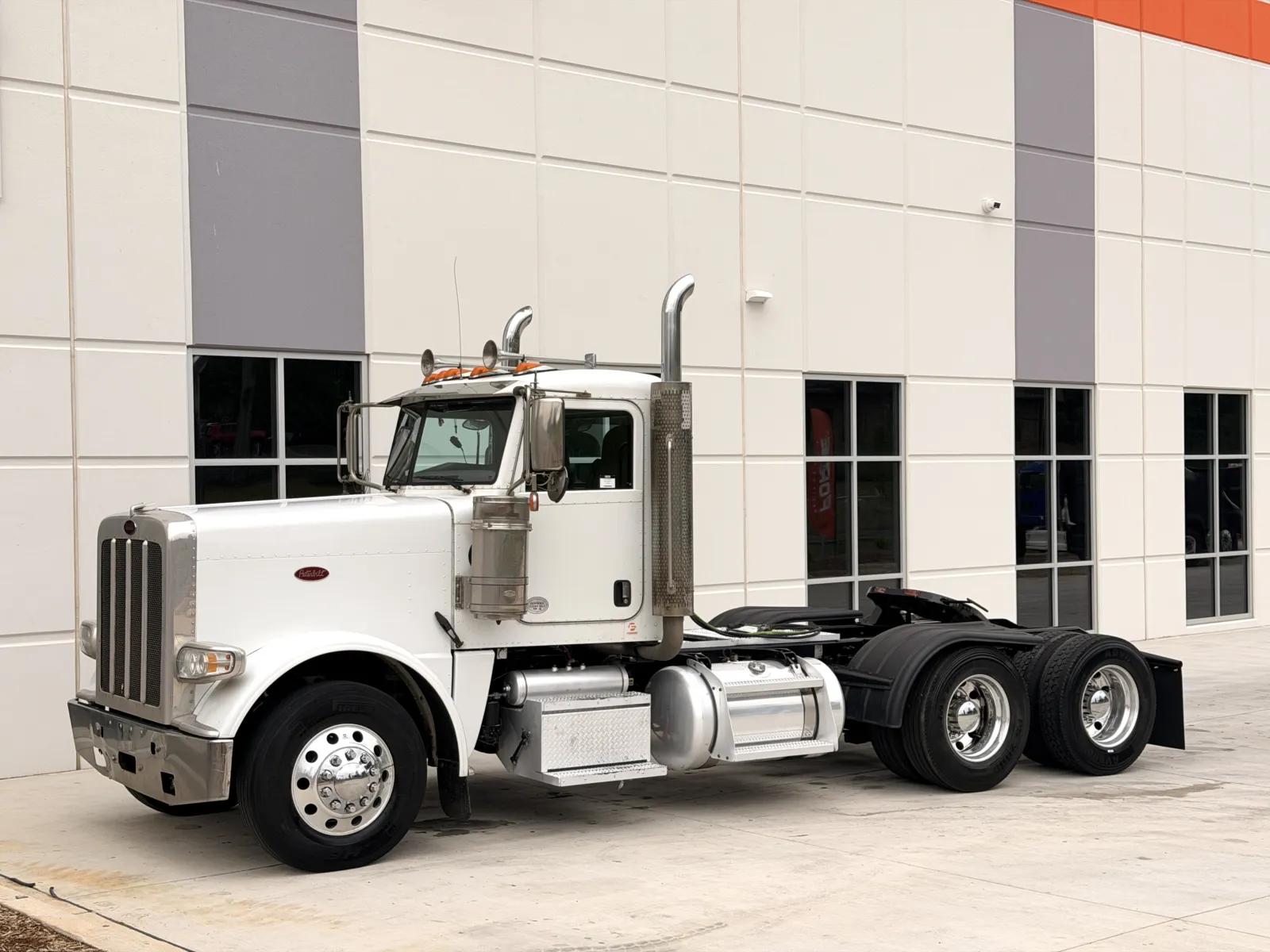 2020 Peterbilt 389 in Greer, SC — photo 2
