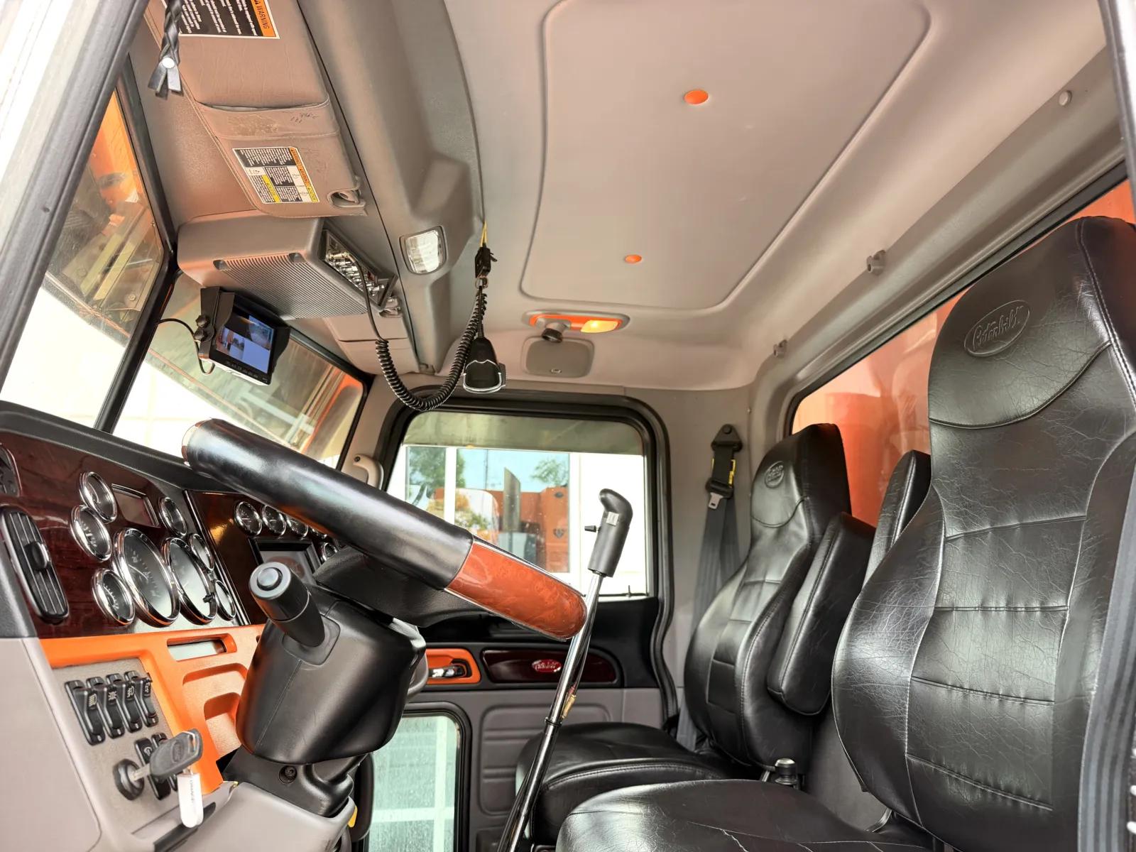 2018 Peterbilt 389 in Greer, SC — photo 15
