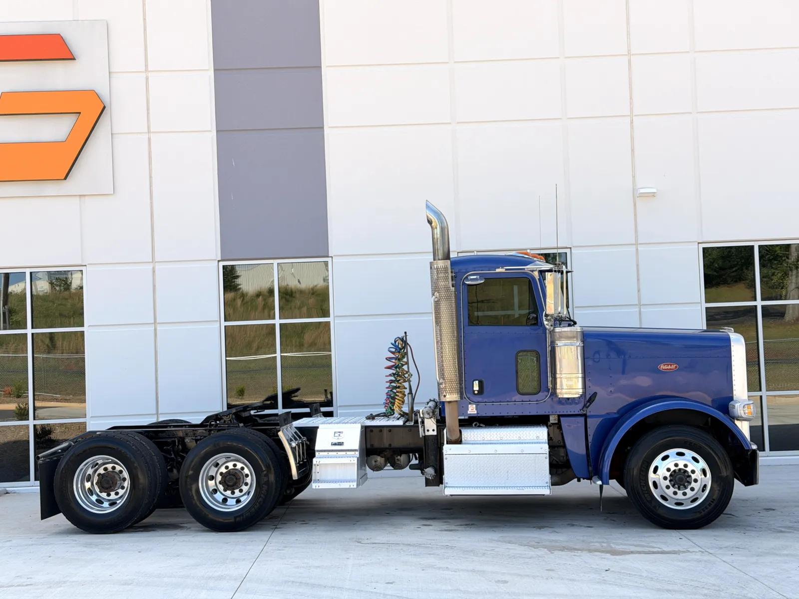 2014 Peterbilt 388 in Greer, SC — photo 3
