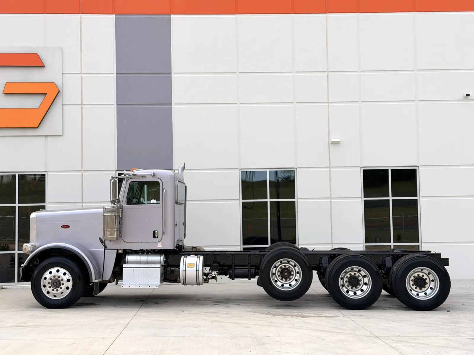2016 Peterbilt 389 in Greer, SC — photo 4