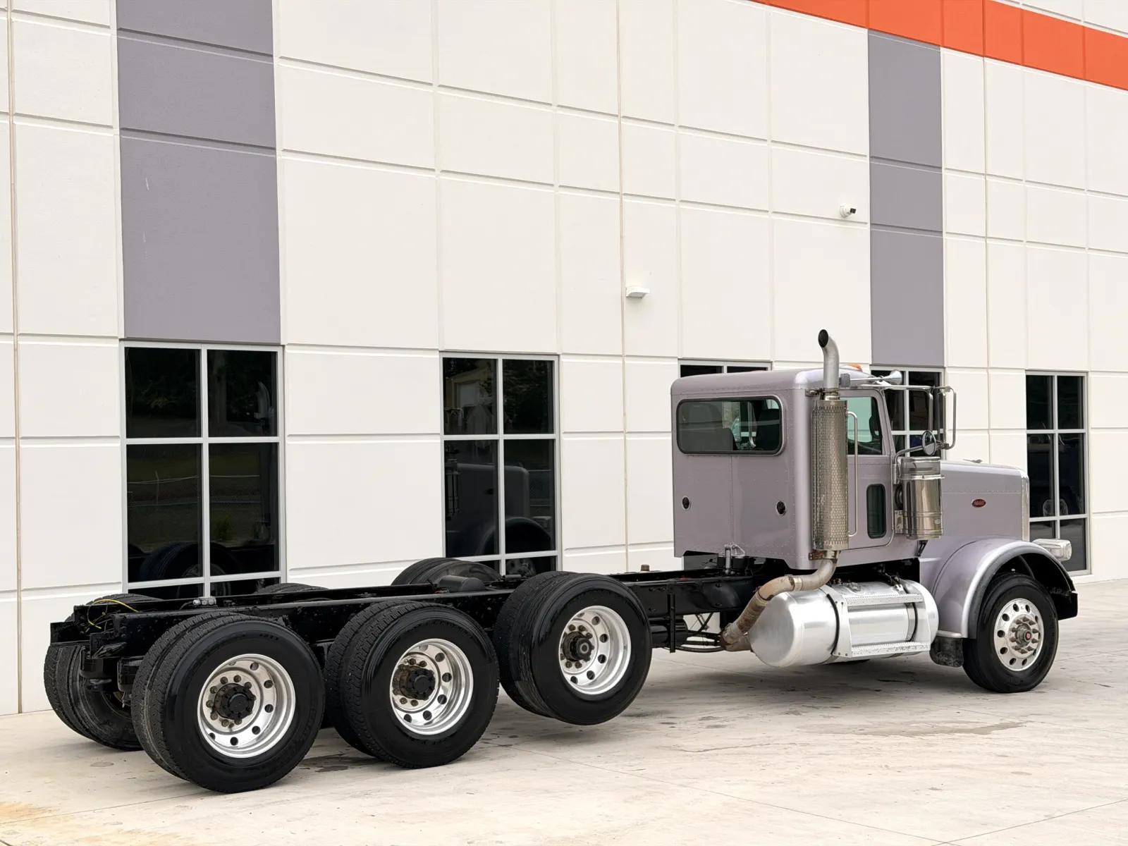 2016 Peterbilt 389 in Greer, SC — photo 5