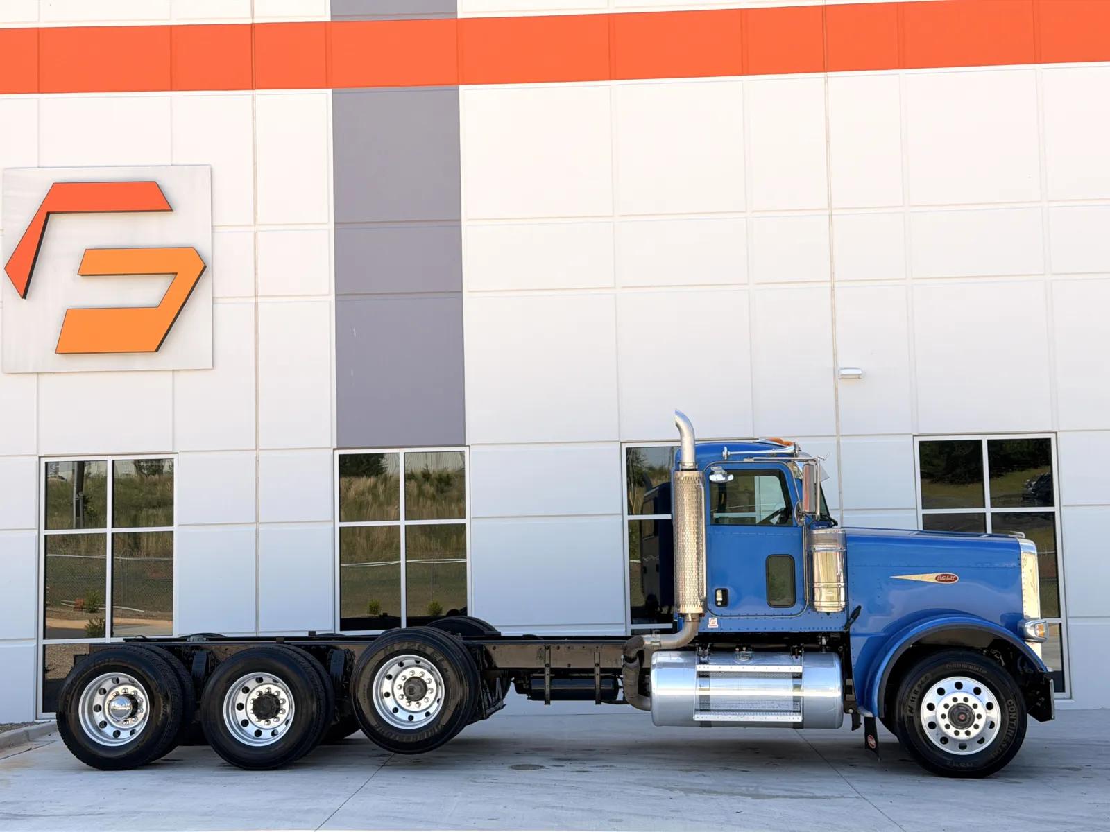 2016 Peterbilt 389 in Greer, SC — photo 3