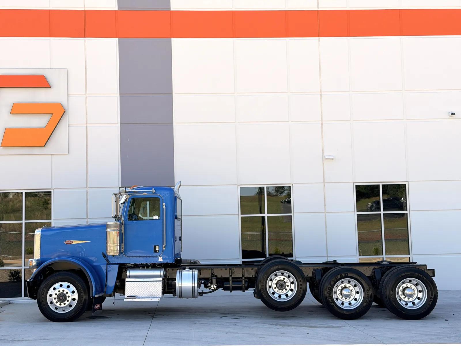 2016 Peterbilt 389 in Greer, SC — photo 4