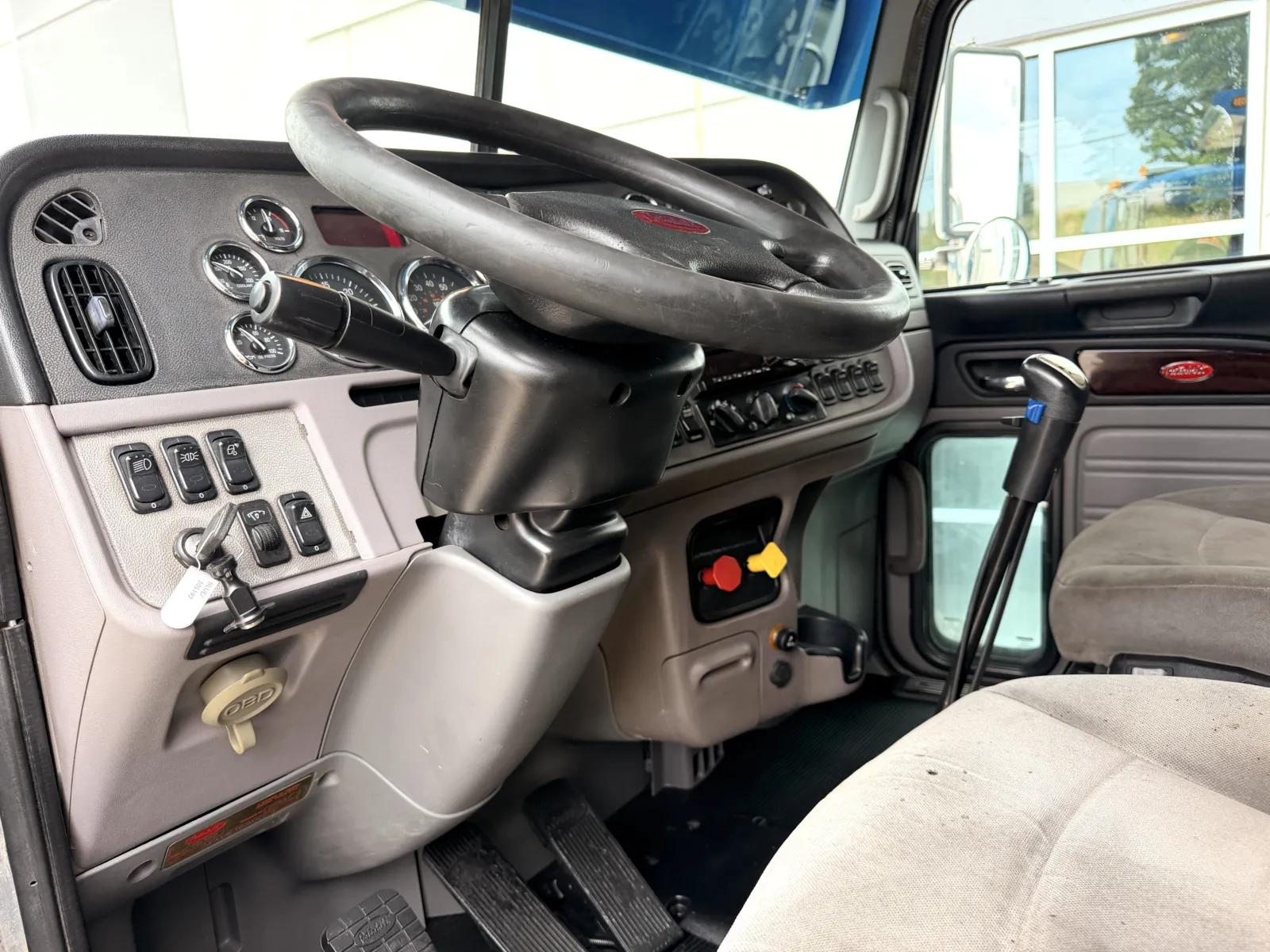 2016 Peterbilt 389 in Greer, SC — photo 16