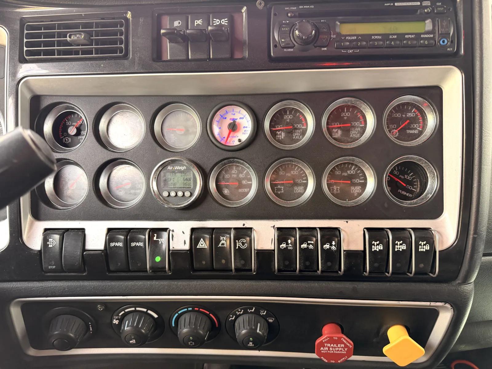 2012 Kenworth T800 in Greer, SC — photo 18