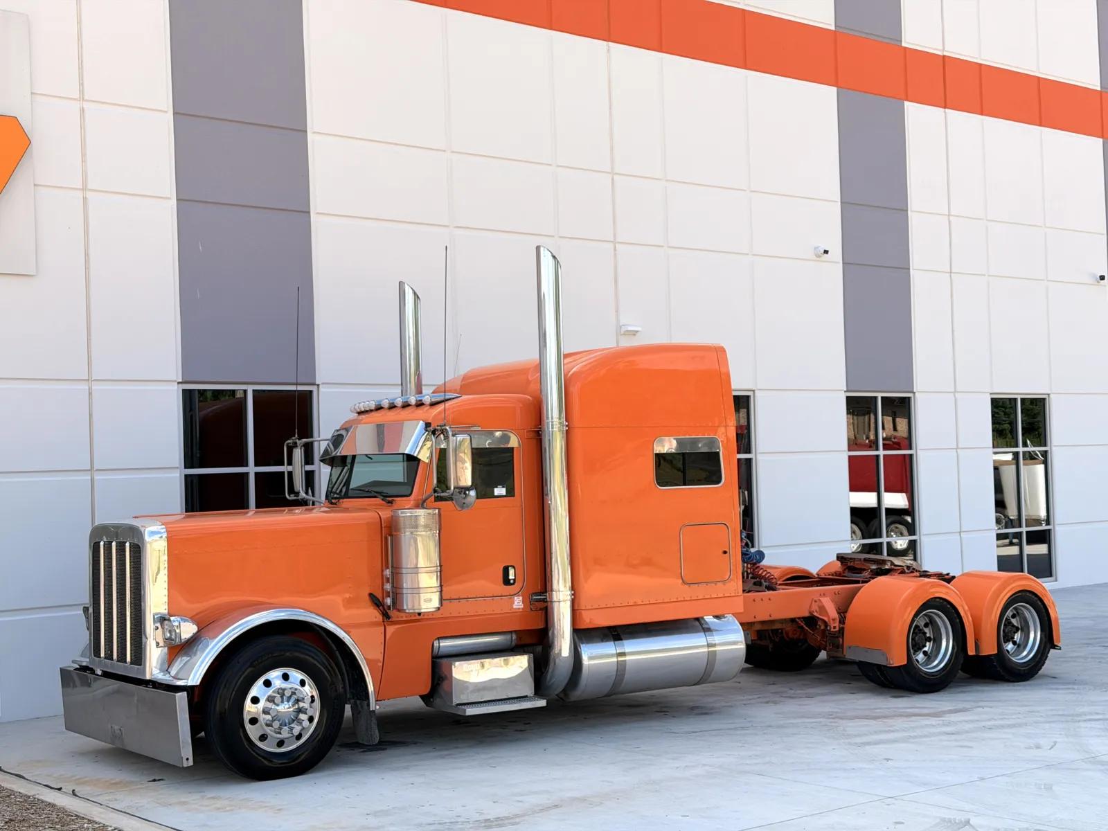 2017 Peterbilt 389 in Greer, SC — photo 2