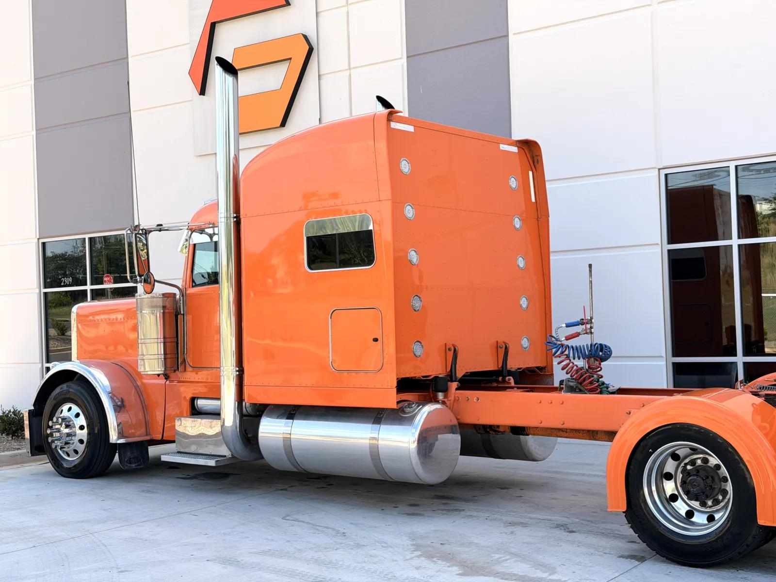 2017 Peterbilt 389 in Greer, SC — photo 8