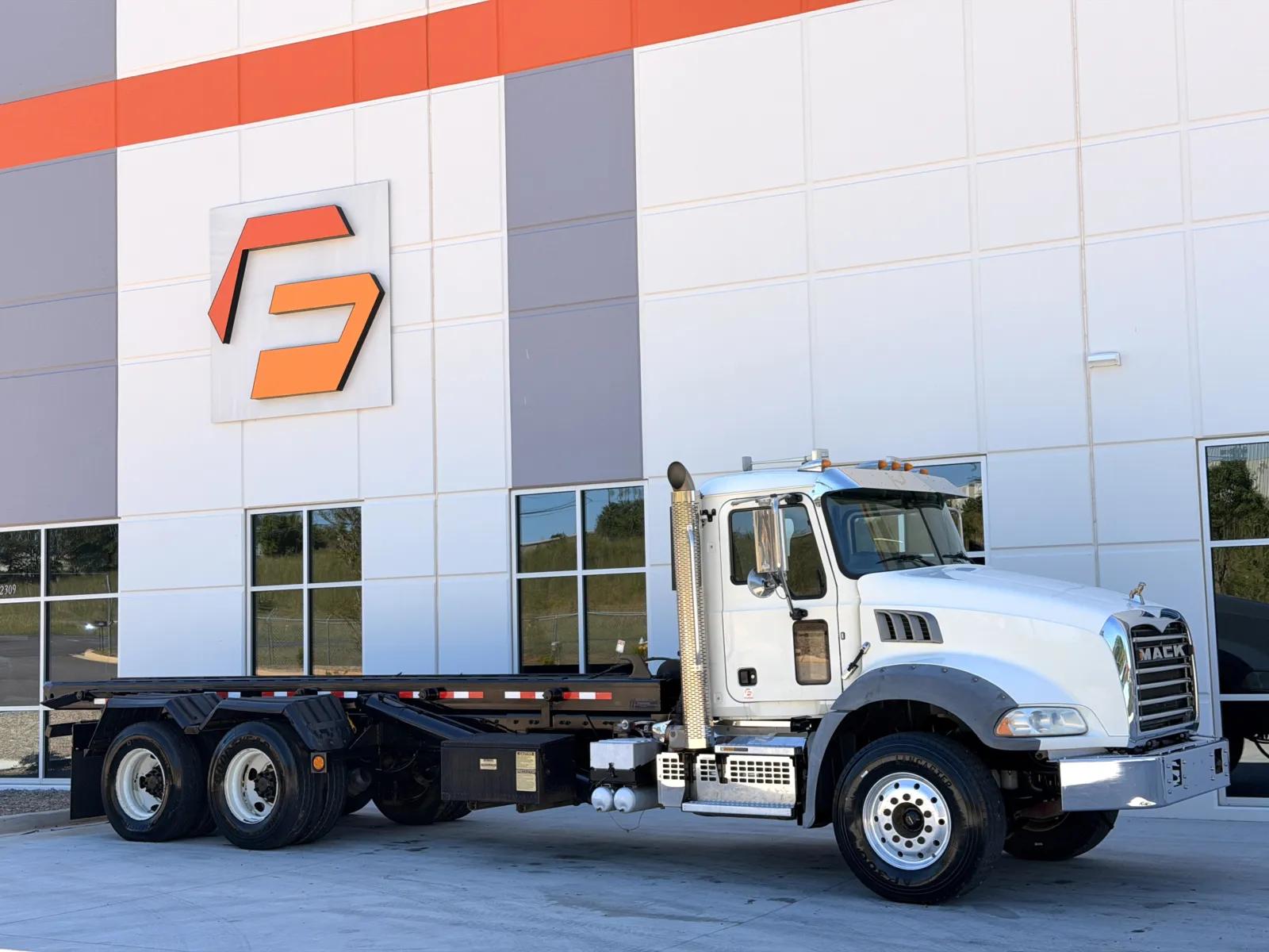 2019 Mack Granite in Greer, SC — photo 2