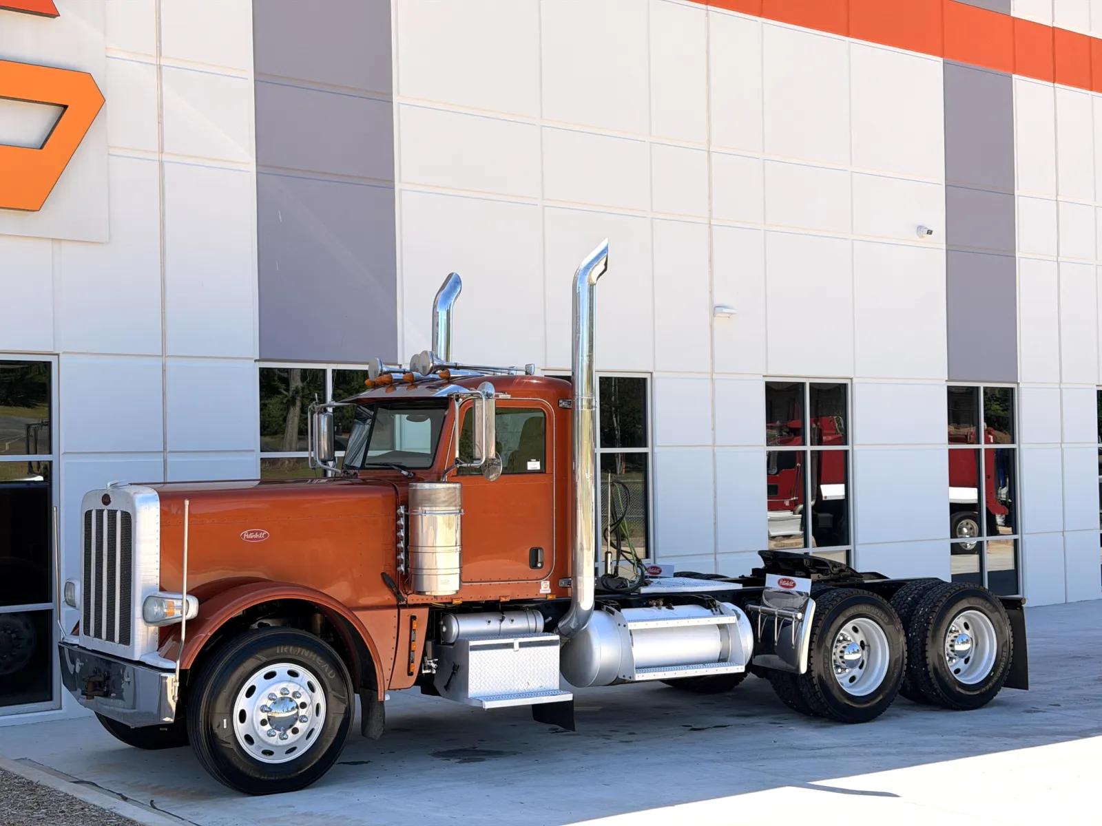 2016 Peterbilt 389 in Greer, SC — photo 2
