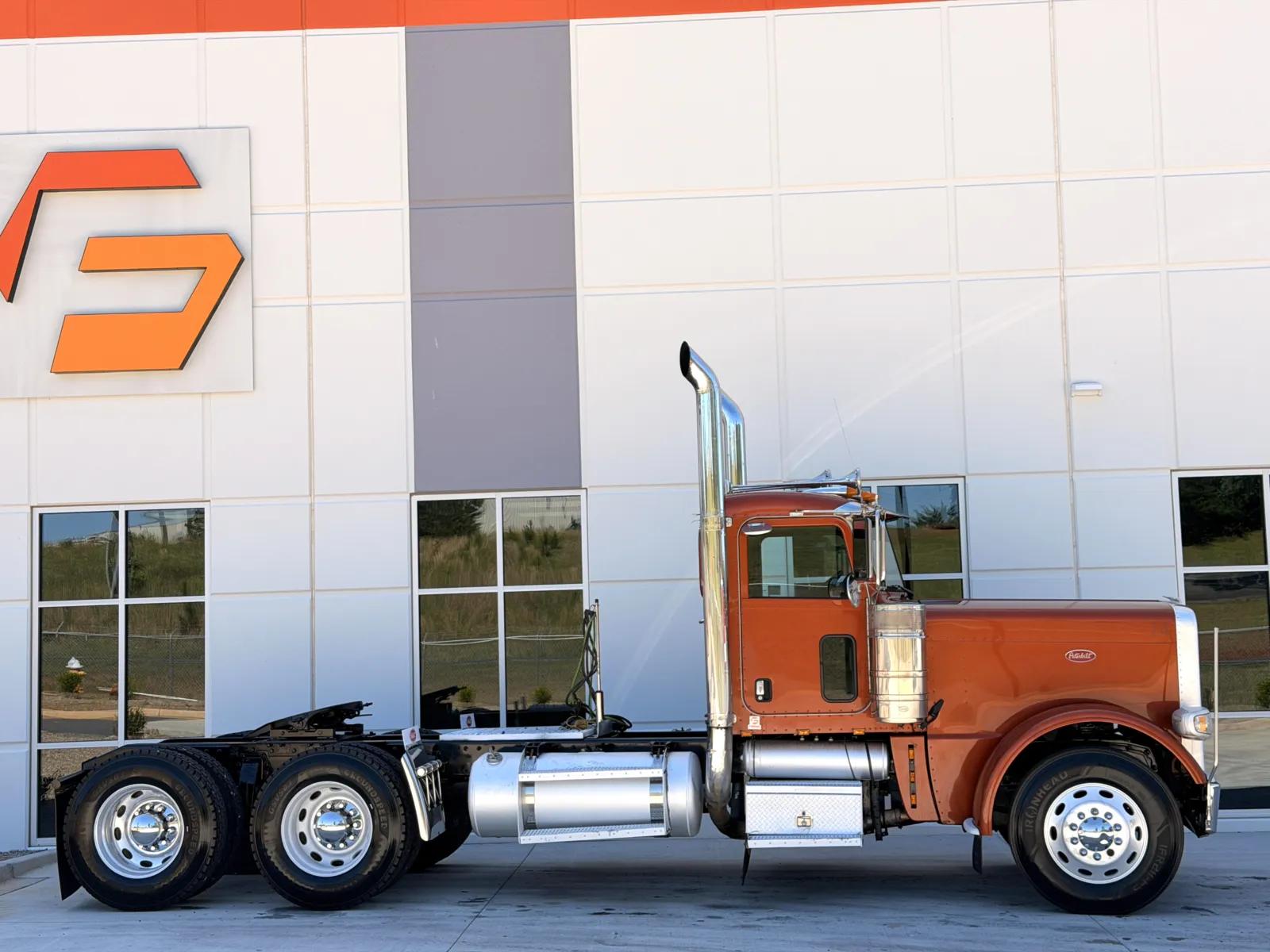 2016 Peterbilt 389 in Greer, SC — photo 3