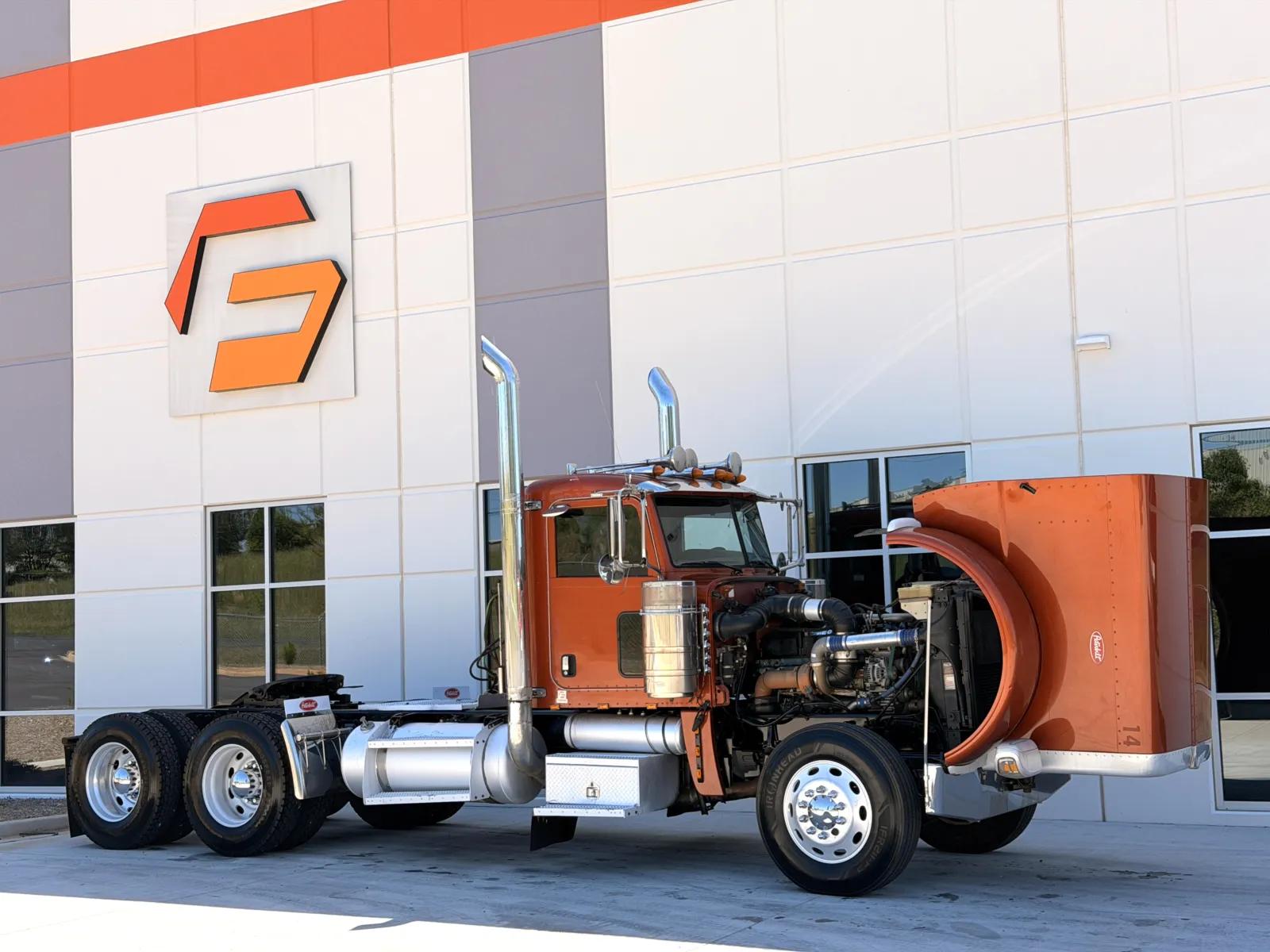 2016 Peterbilt 389 in Greer, SC — photo 9