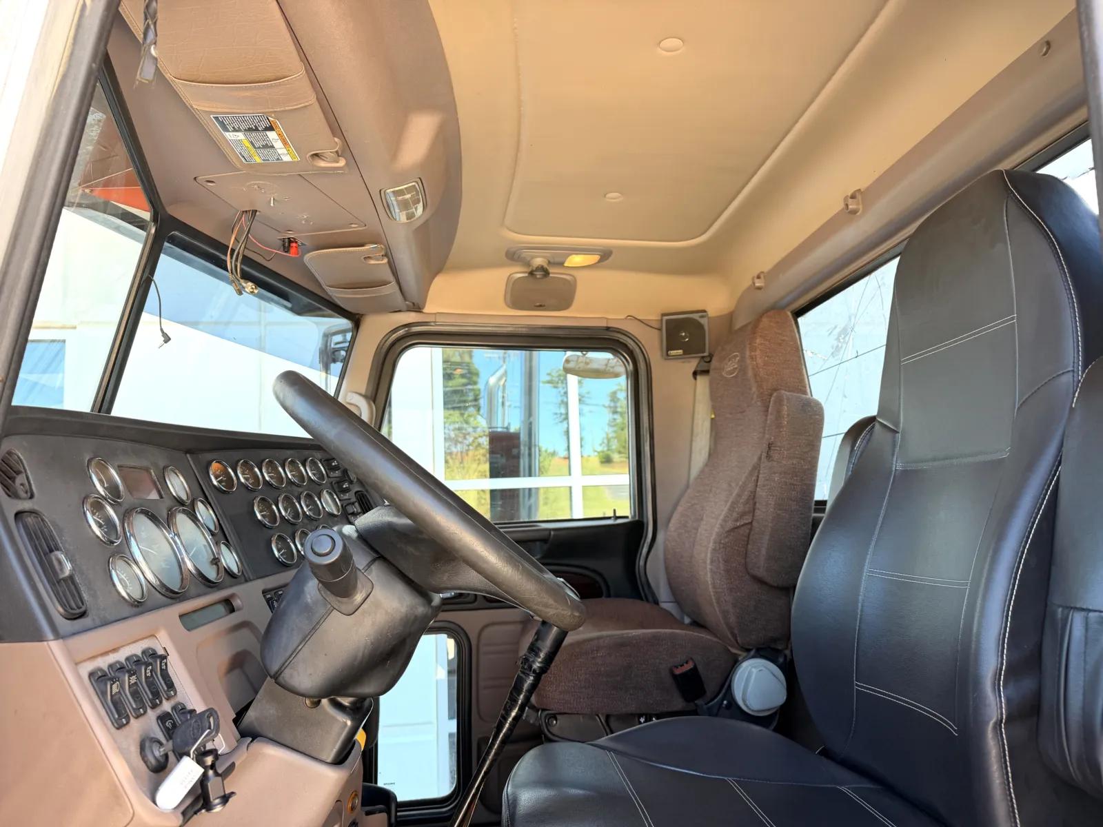 2016 Peterbilt 389 in Greer, SC — photo 14