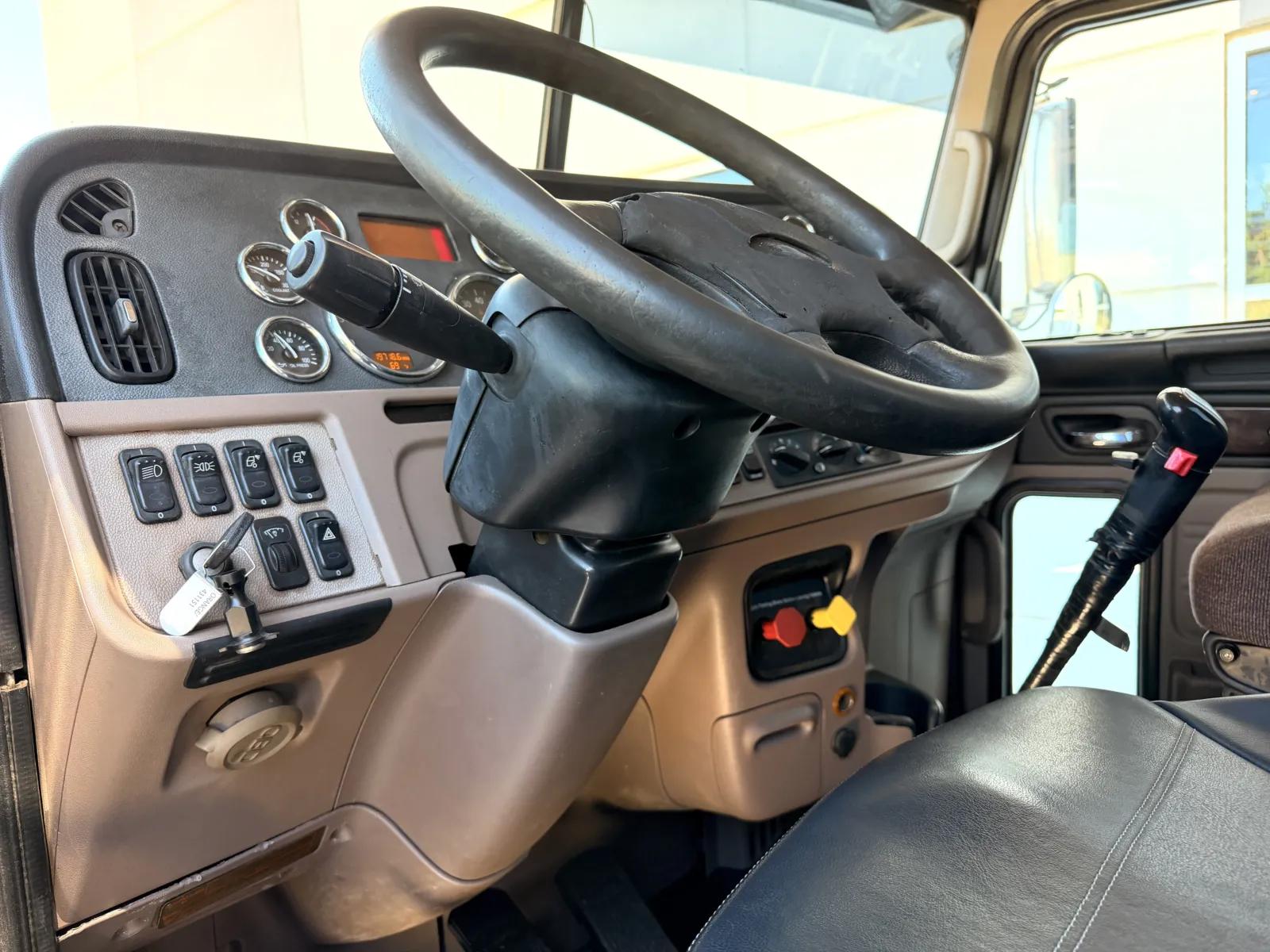 2016 Peterbilt 389 in Greer, SC — photo 15
