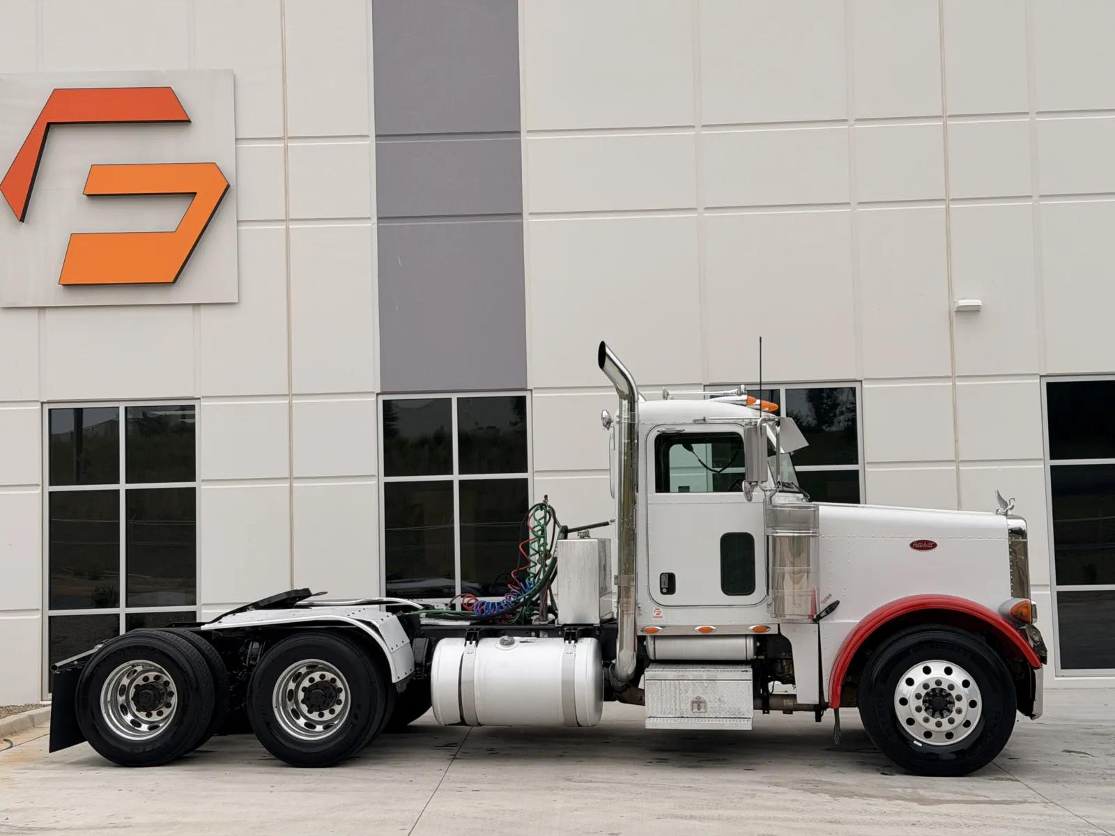 2005 Peterbilt 379 in Greer, SC — photo 3