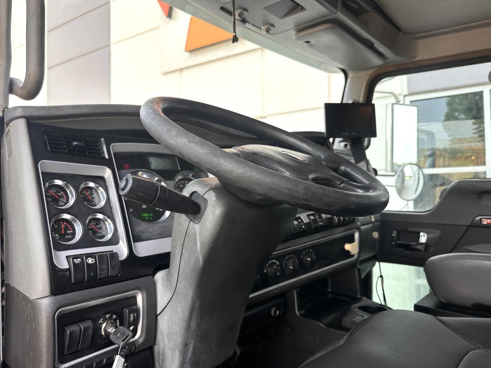 2012 Kenworth T800 in Greer, SC — photo 16