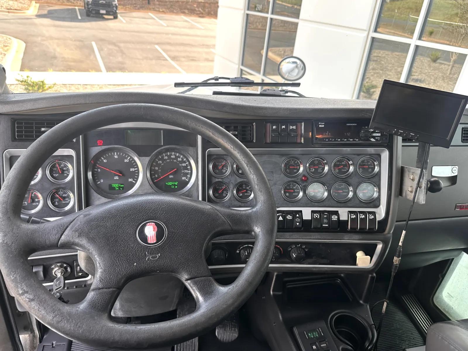 2012 Kenworth T800 in Greer, SC — photo 17