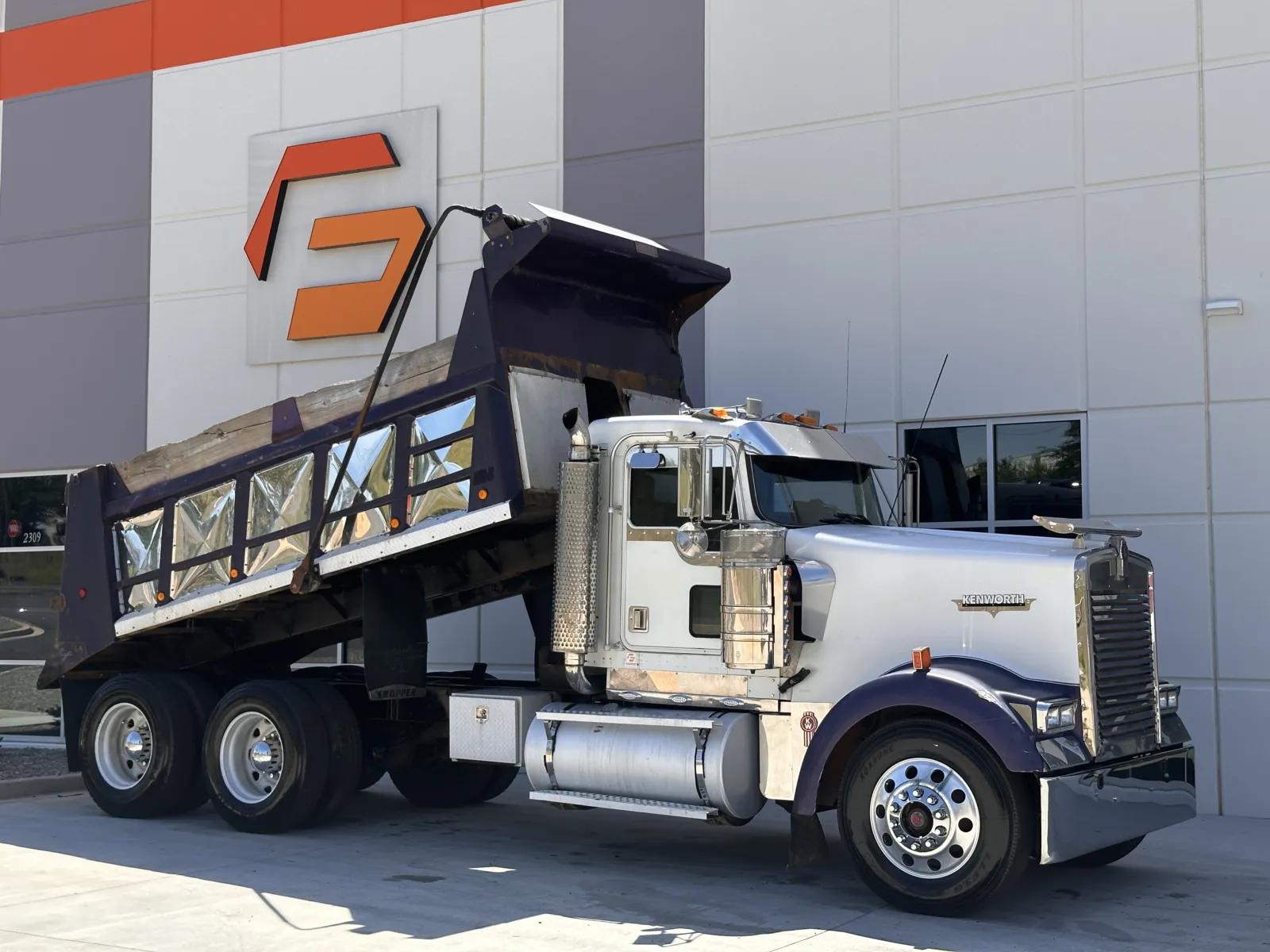 2001 Kenworth W900