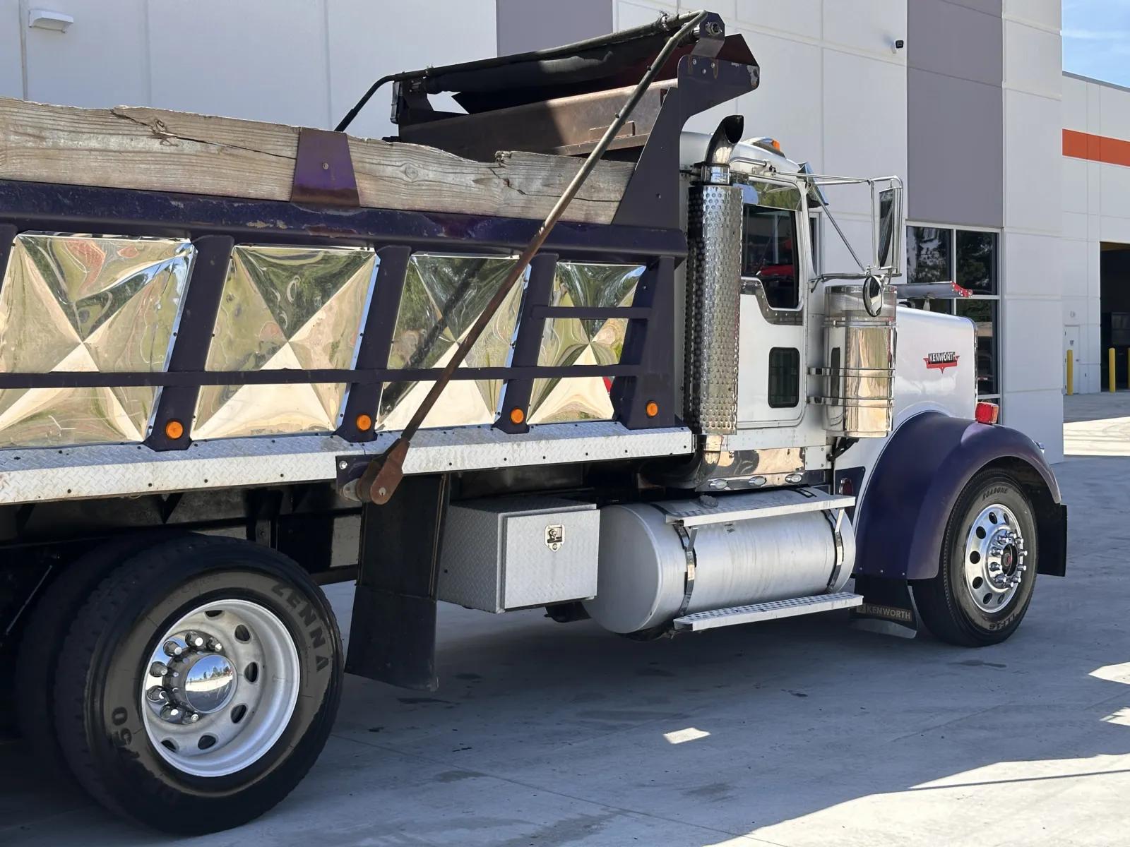 2001 Kenworth W900 in Greer, SC — photo 8