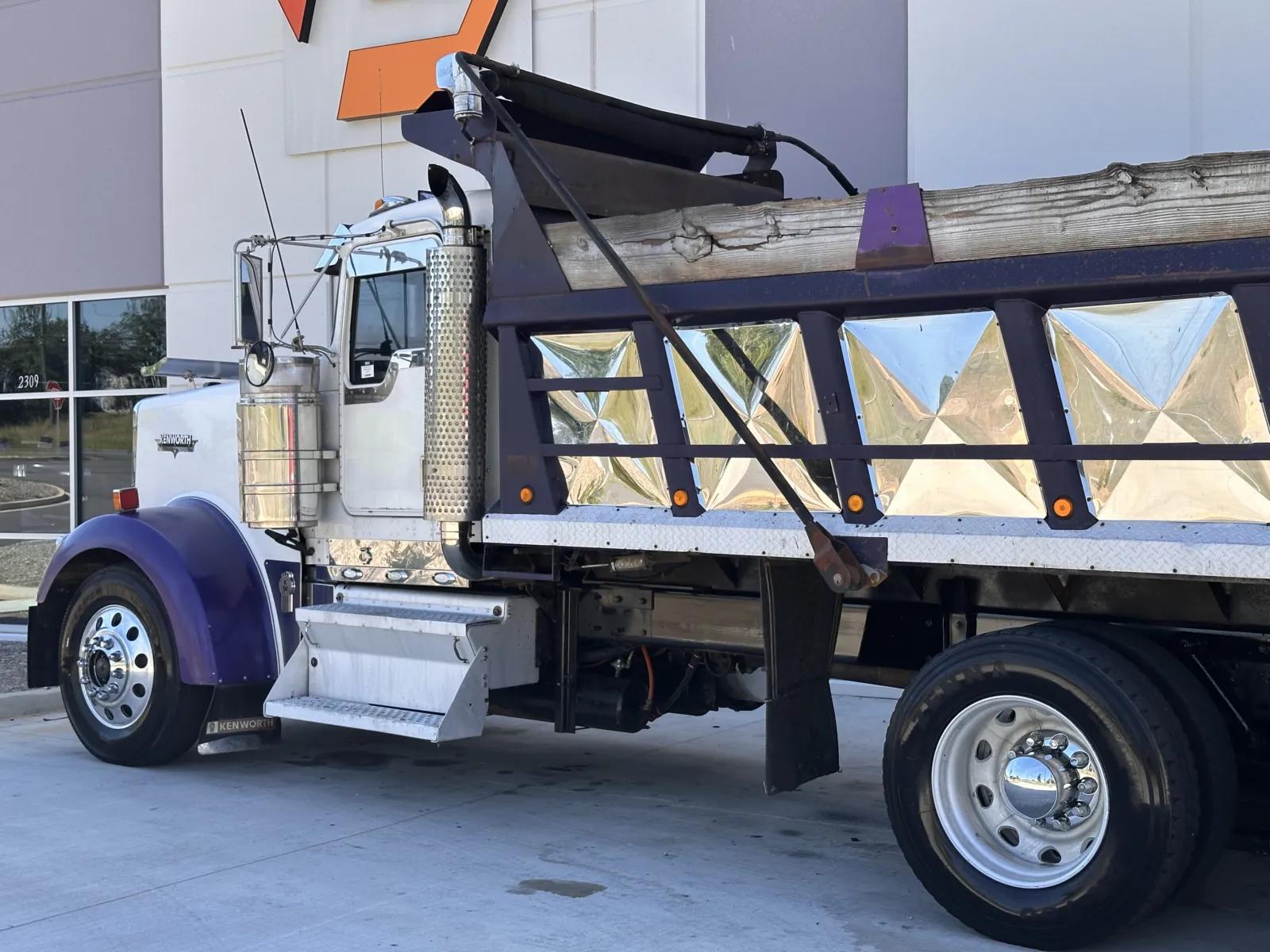 2001 Kenworth W900 in Greer, SC — photo 9
