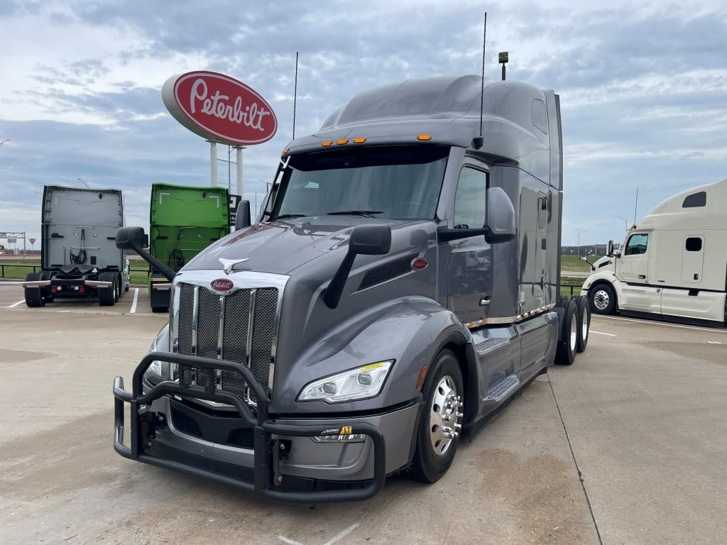 2023 Peterbilt 579