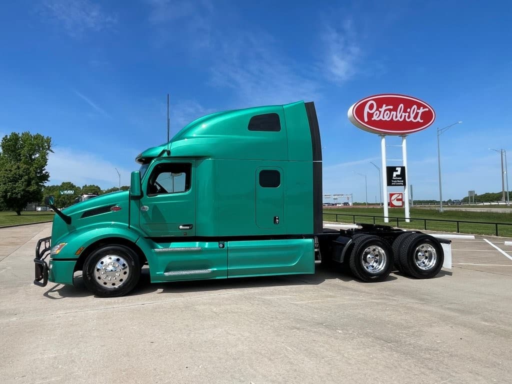 2023 Peterbilt 579 in Springfield, MO — photo 2