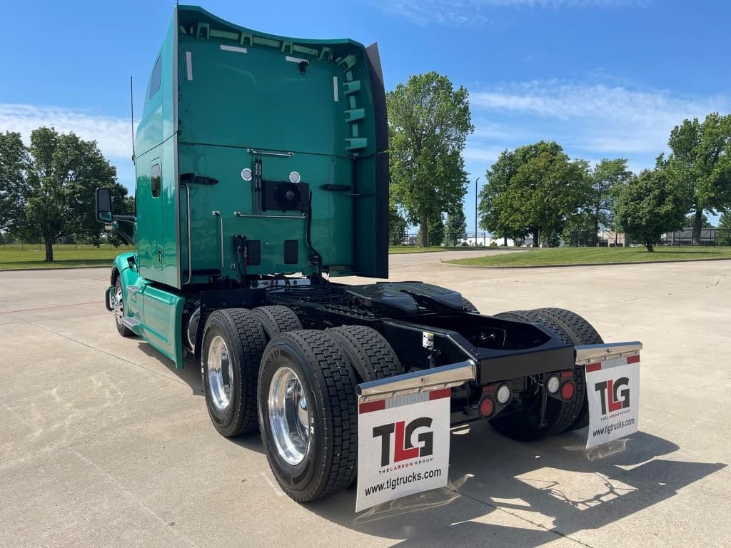 2023 Peterbilt 579 in Springfield, MO — photo 3