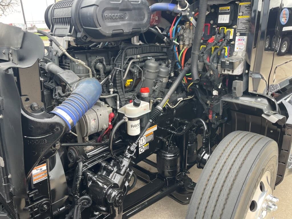 2023 Peterbilt 579 in Springfield, MO — photo 9