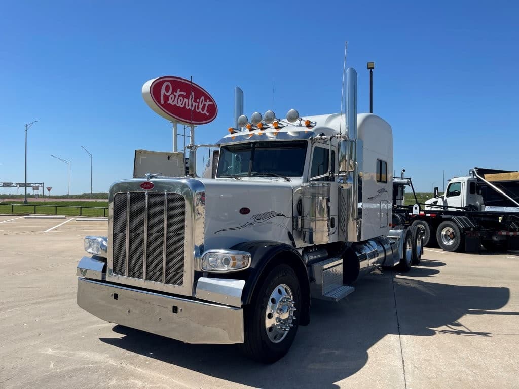 2022 Peterbilt 389
