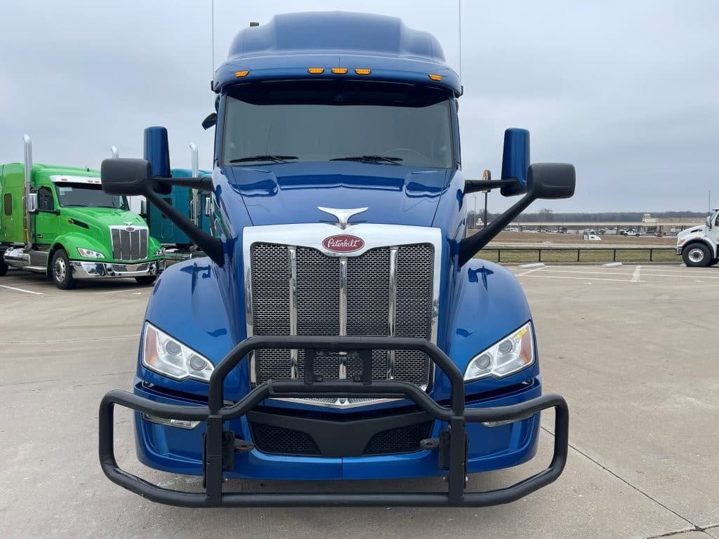 2023 Peterbilt 579 in Hattiesburg, MS — photo 8