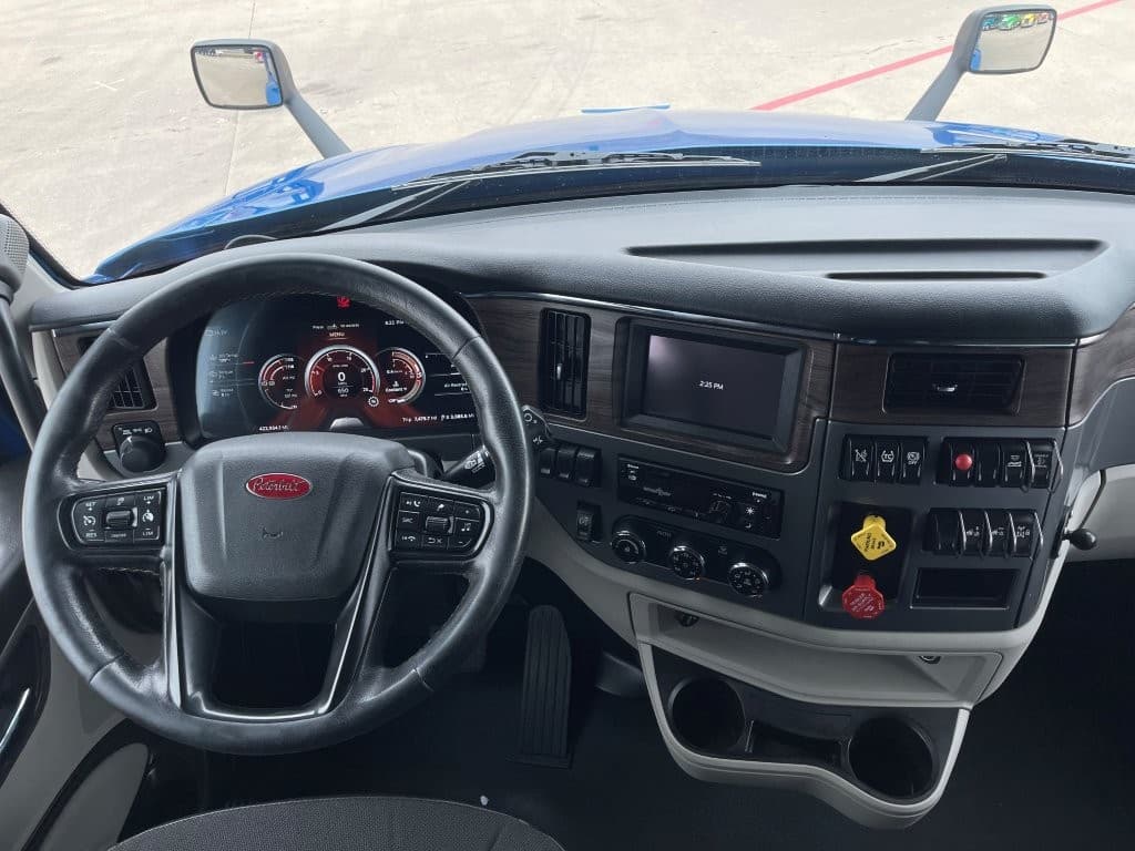 2023 Peterbilt 579 in Hattiesburg, MS — photo 11