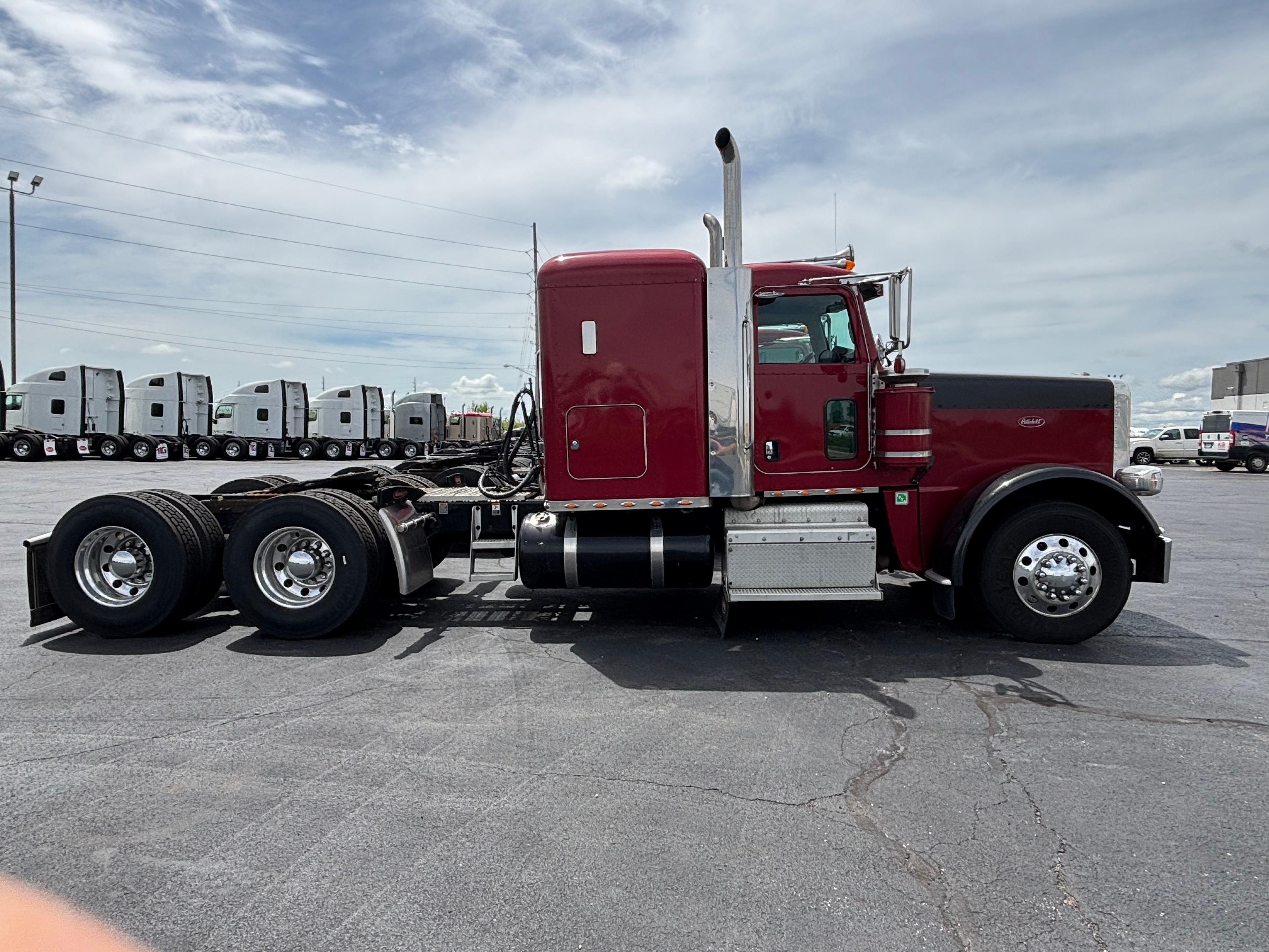 2016 Peterbilt 389 in Springfield, MO — photo 2