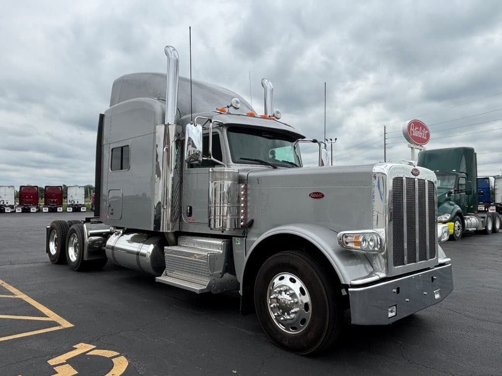 2016 Peterbilt in Springfield, MO — photo 2
