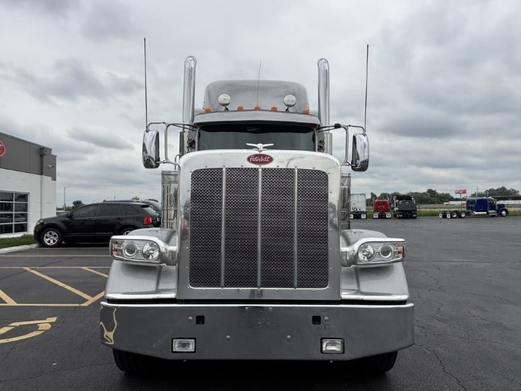 2016 Peterbilt in Springfield, MO — photo 3