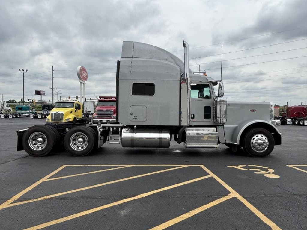 2016 Peterbilt in Springfield, MO — photo 6