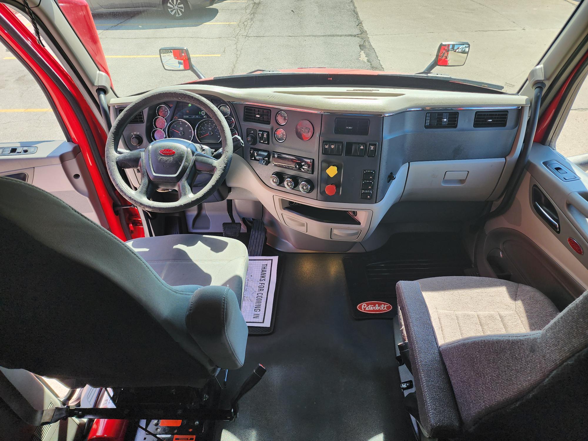2019 Peterbilt 579 in O'Fallon, MO — photo 9