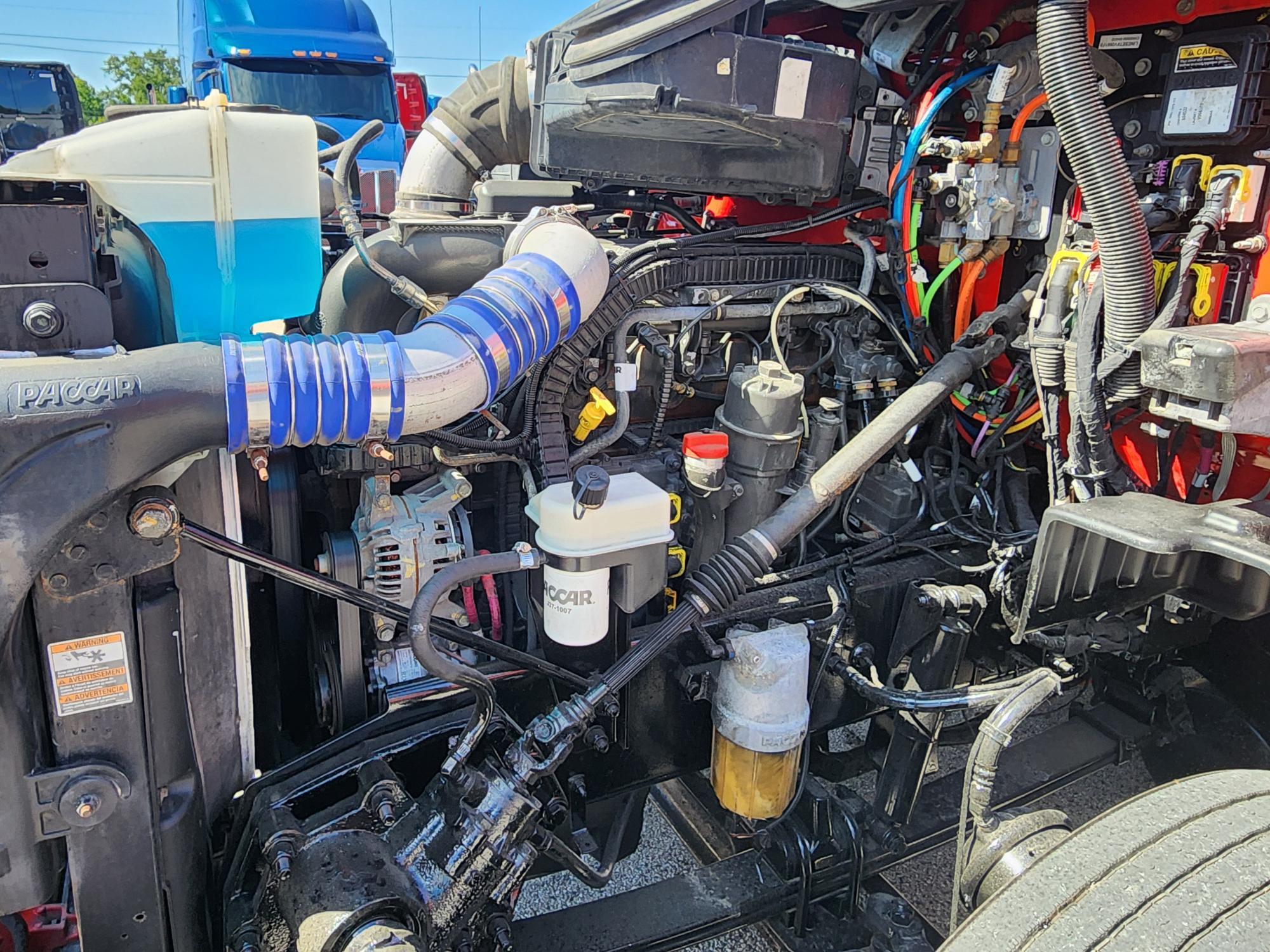 2019 Peterbilt 579 in O'Fallon, MO — photo 12