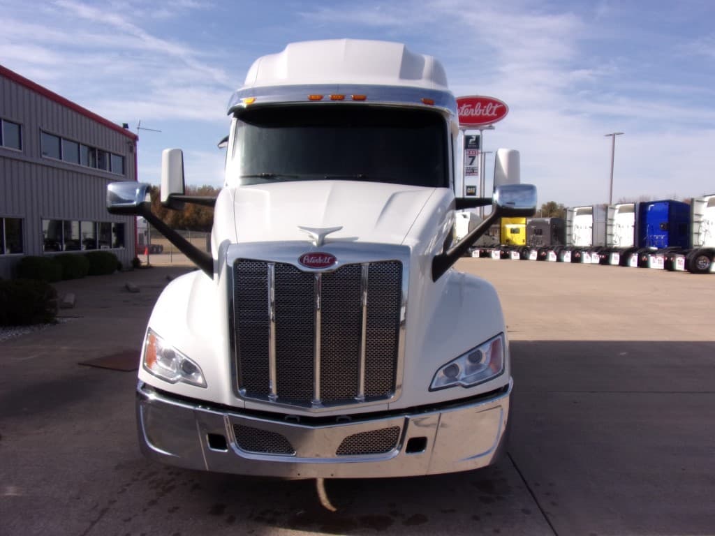 2024 Peterbilt 579 in Fort Smith, AR — photo 2
