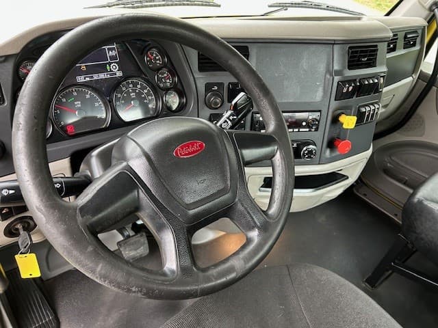 2020 Peterbilt 579 in Charlotte, NC — photo 13