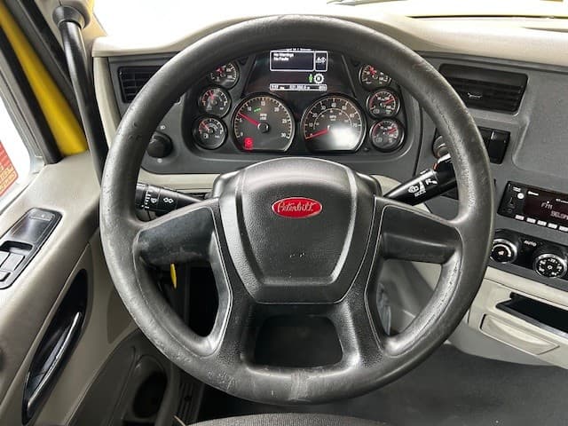 2020 Peterbilt 579 in Charlotte, NC — photo 16