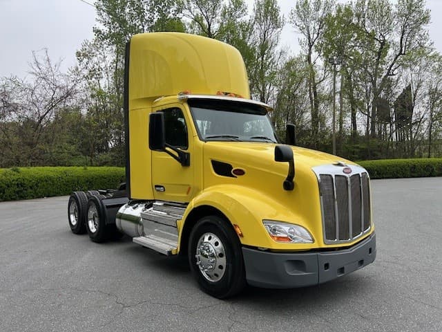 2020 Peterbilt 579 in Charlotte, NC — photo 3