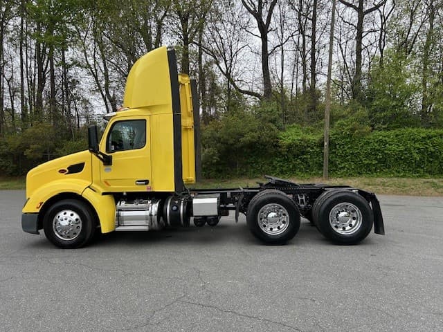 2020 Peterbilt 579 in Charlotte, NC — photo 9