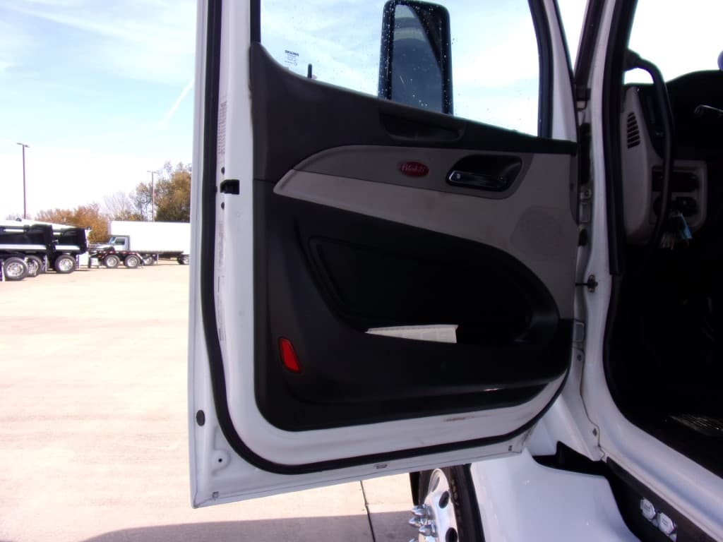 2025 Peterbilt 579 in Fort Smith, AR — photo 11