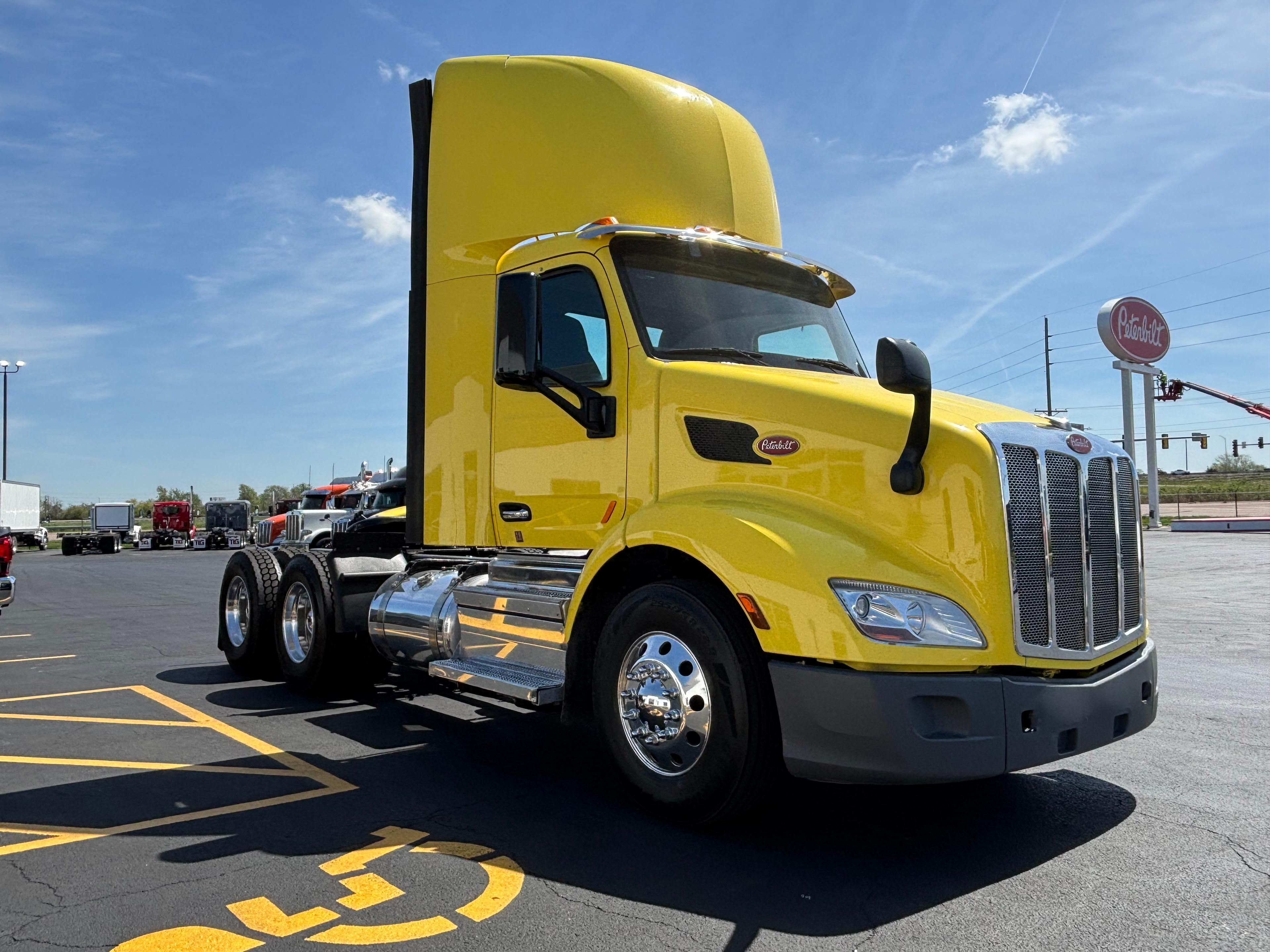 2021 Peterbilt 579 in Lowell, AR — photo 2