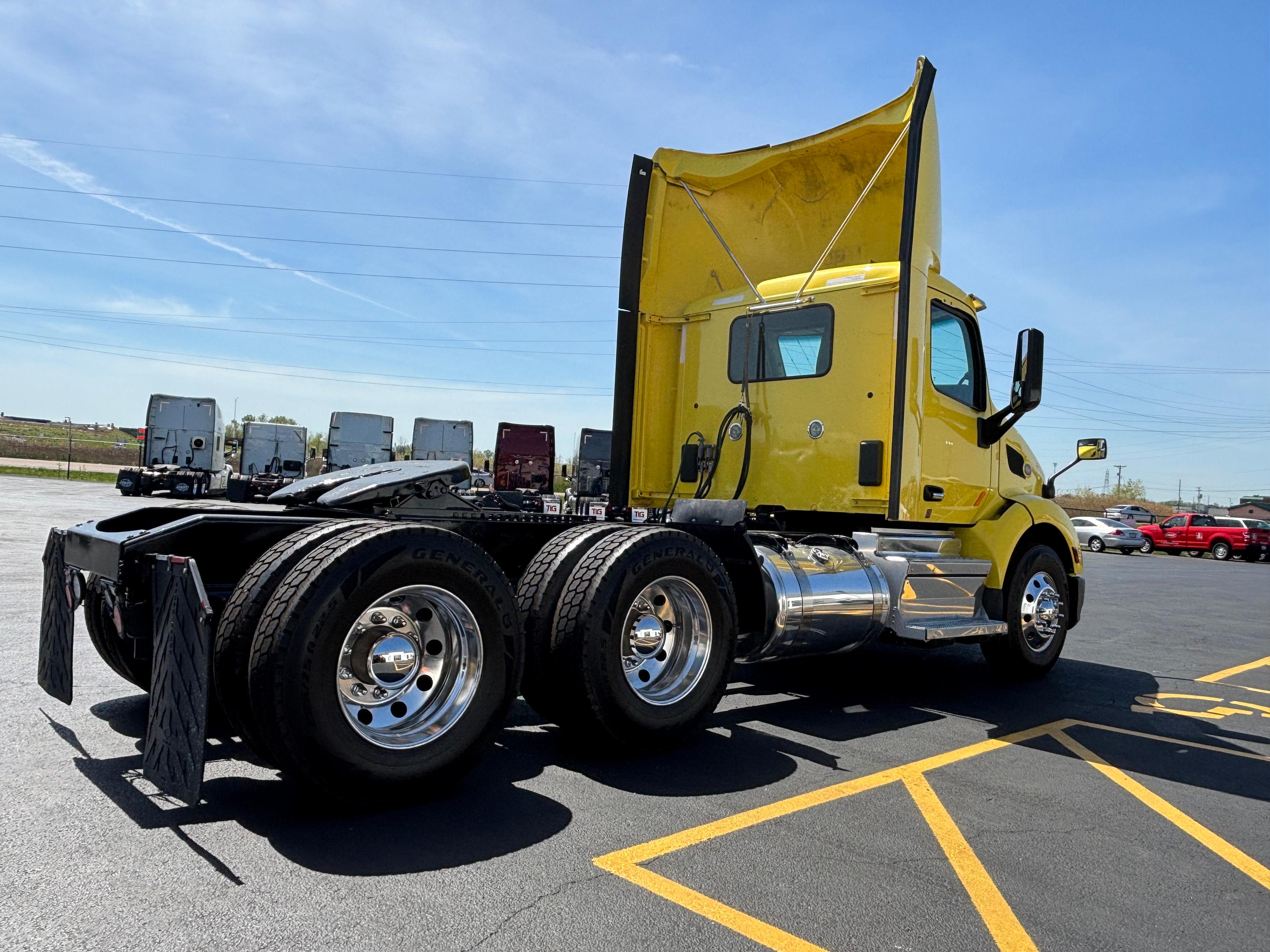 2021 Peterbilt 579 in Lowell, AR — photo 9