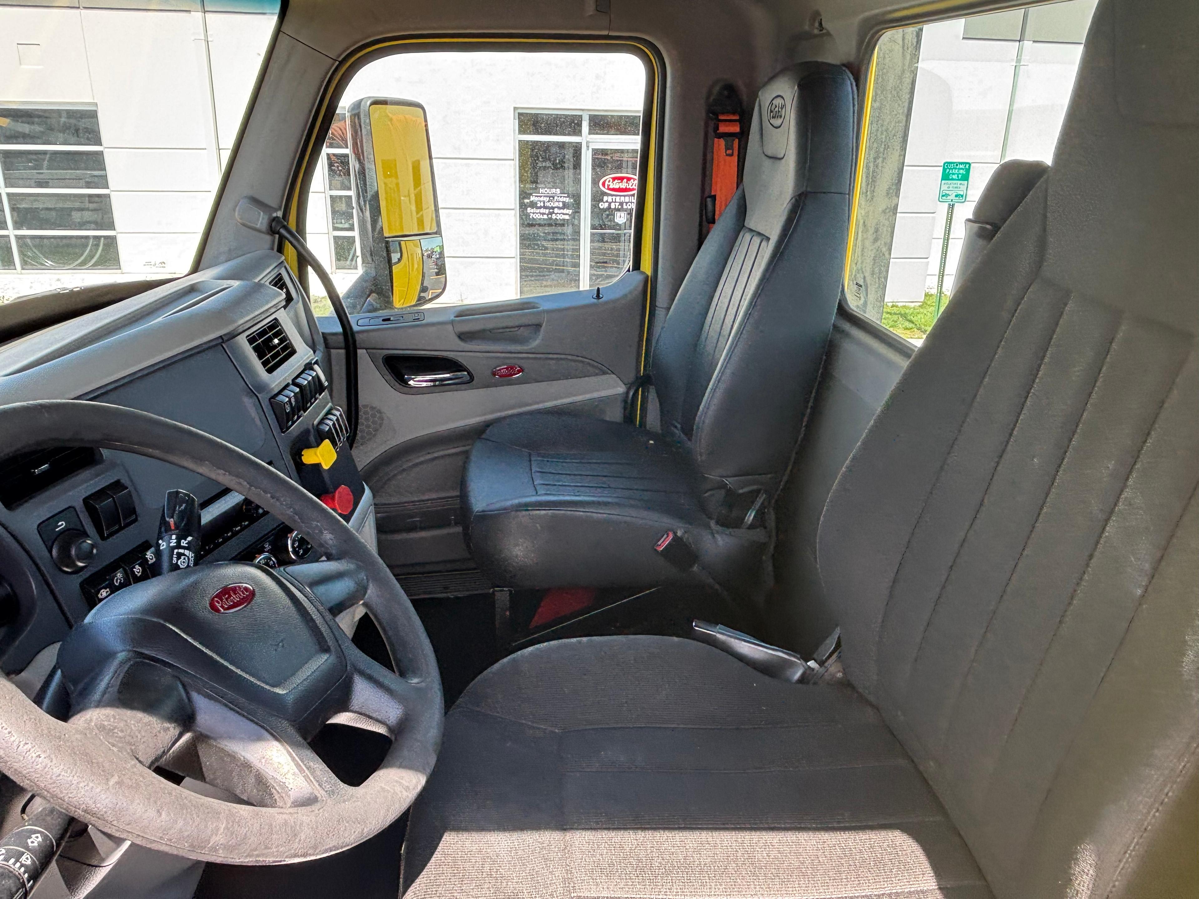 2021 Peterbilt 579 in Lowell, AR — photo 16