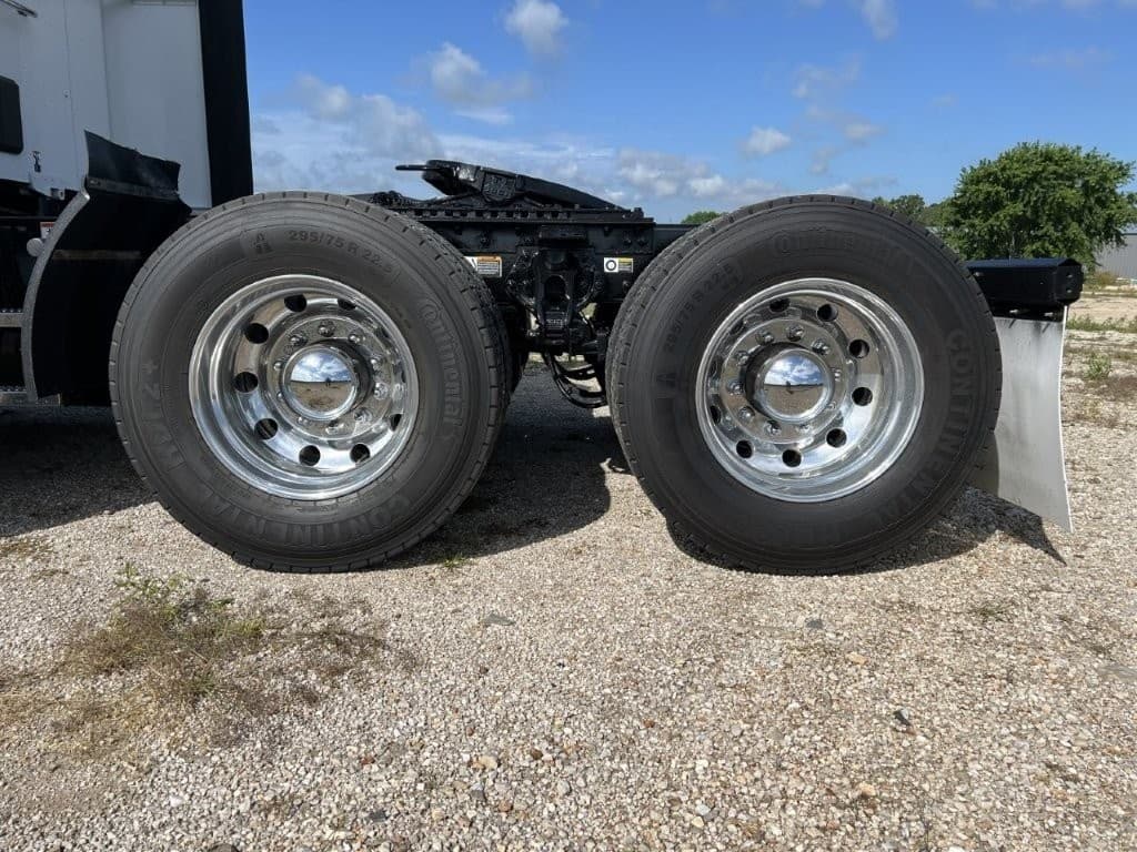 2021 Peterbilt 579 in Greensboro, NC — photo 6