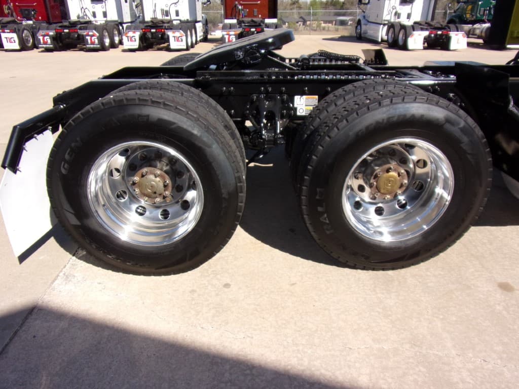 2021 Peterbilt 579 in Fort Smith, AR — photo 4
